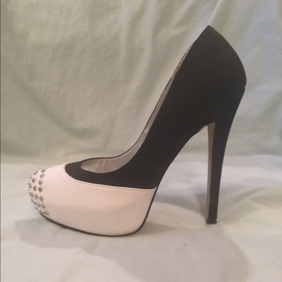 Shoe Dazzle Shoes - SHOEDAZZLE two tone studded platforms sz8